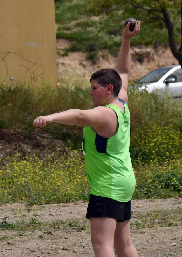 Fotos: El circuito provincial de Atletismo en Pista regresa a Loja tras varios años