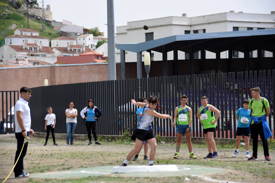 Fotos: El circuito provincial de Atletismo en Pista regresa a Loja tras varios años