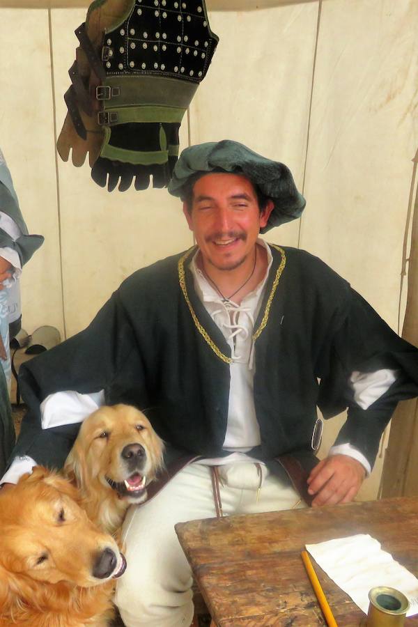 Visitamos el mercado artesano y el campamento histórico de la Alcazaba, protagonistas este fin de semana en Loja.