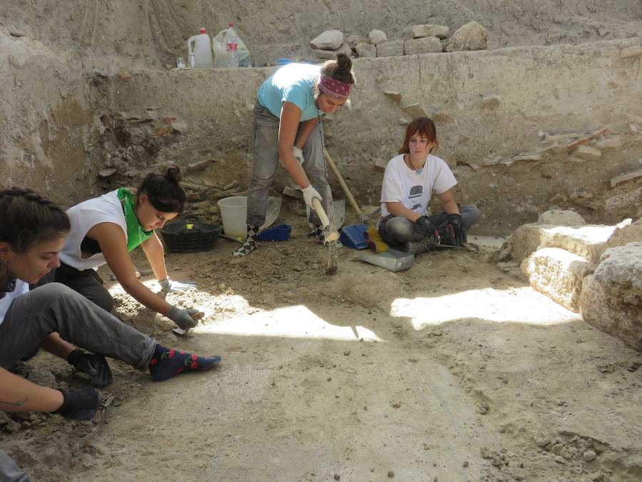 La tercera campaña arqueológica confirma la relevancia del yacimiento, que reclama ahora el apoyo de la Junta y su declaración como BIC