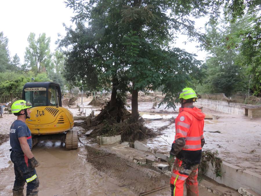 En la pedanía lojeña se ha desbordado el río, arrastrando coches y anegando viviendas y locales