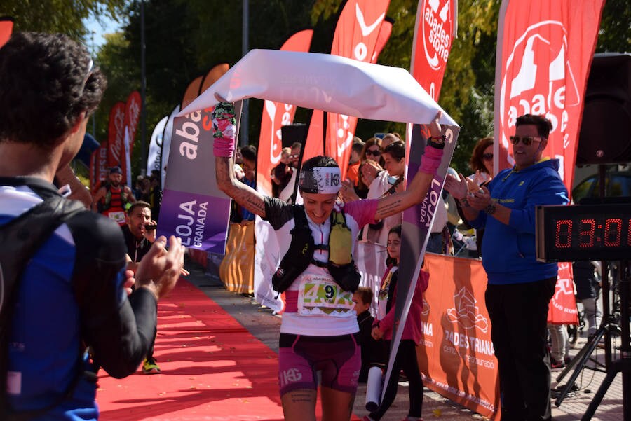 El club Mala Cara de Loja -con el apoyo del Ayuntamiento y de empresas como Abades o Congelados Apolo- lo ha vuelto a hacer. Más de 750 corredores disfrutan del 'running' de montaña con un duro recorrido entre las dos sierras lojeñas y sus complicados desniveles.