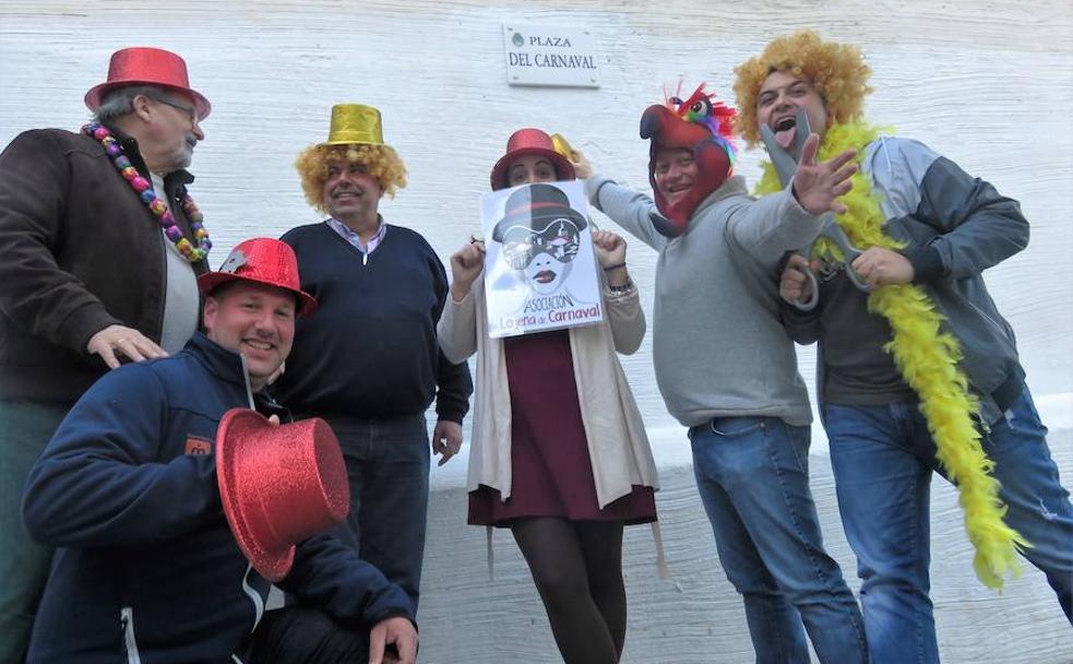 Miembros de la Asociación Lojeña de Carnaval 