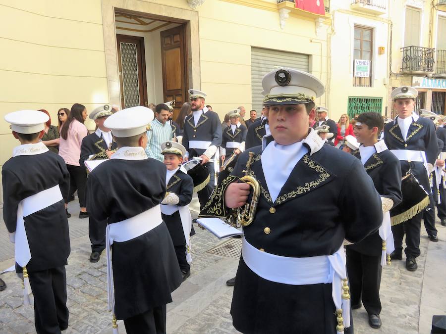 Los pequeños 'hebreos' acompañaban un año más a 'La Borriquilla', que este año salía de nuevo del Convento de Santa Clara, desde donde fue trasladada en procesión litúrgica a la Iglesia de la Encarnación para allí salir en estación de penitencia a mediodía. 