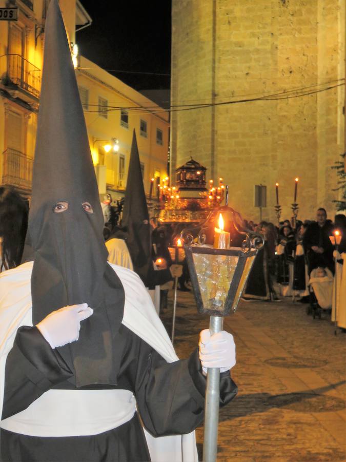 Así fue la noche del Viernes Santo lojeño. 