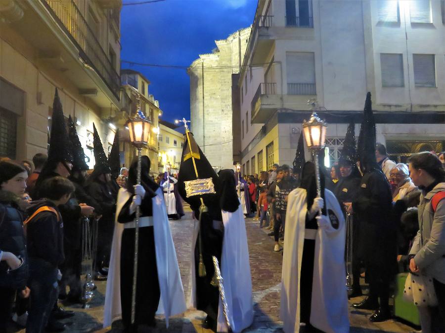 Así fue la noche del Viernes Santo lojeño. 