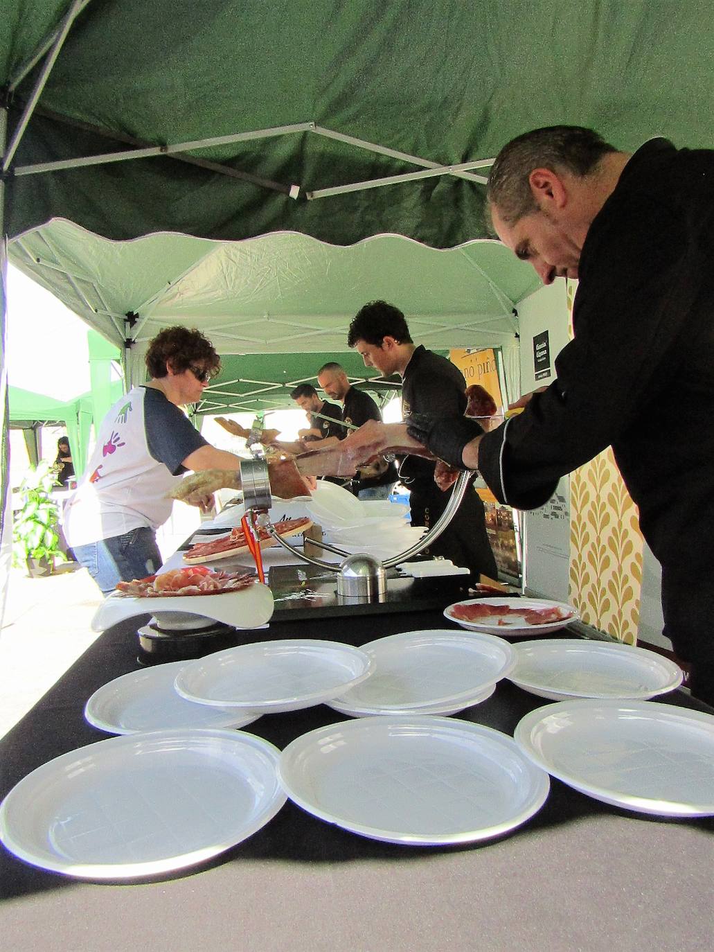 Por cuarto año, Artcua colabora con un colectivo lojeño para, gracias a un evento gastronómico, recaudar fondos con destino a un objetivo social, en este caso el Aula Montessori que quiere poner en marcha la asociación de Atención a las Necesidades Especiales.