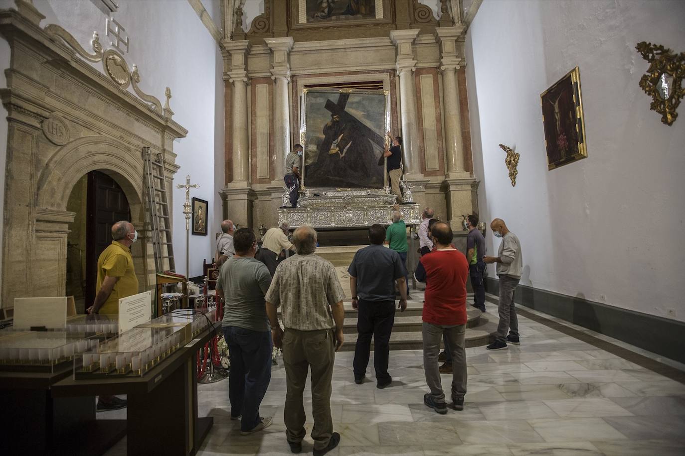 Fotos: Los fieles muestran su devoción al Cristo del Paño