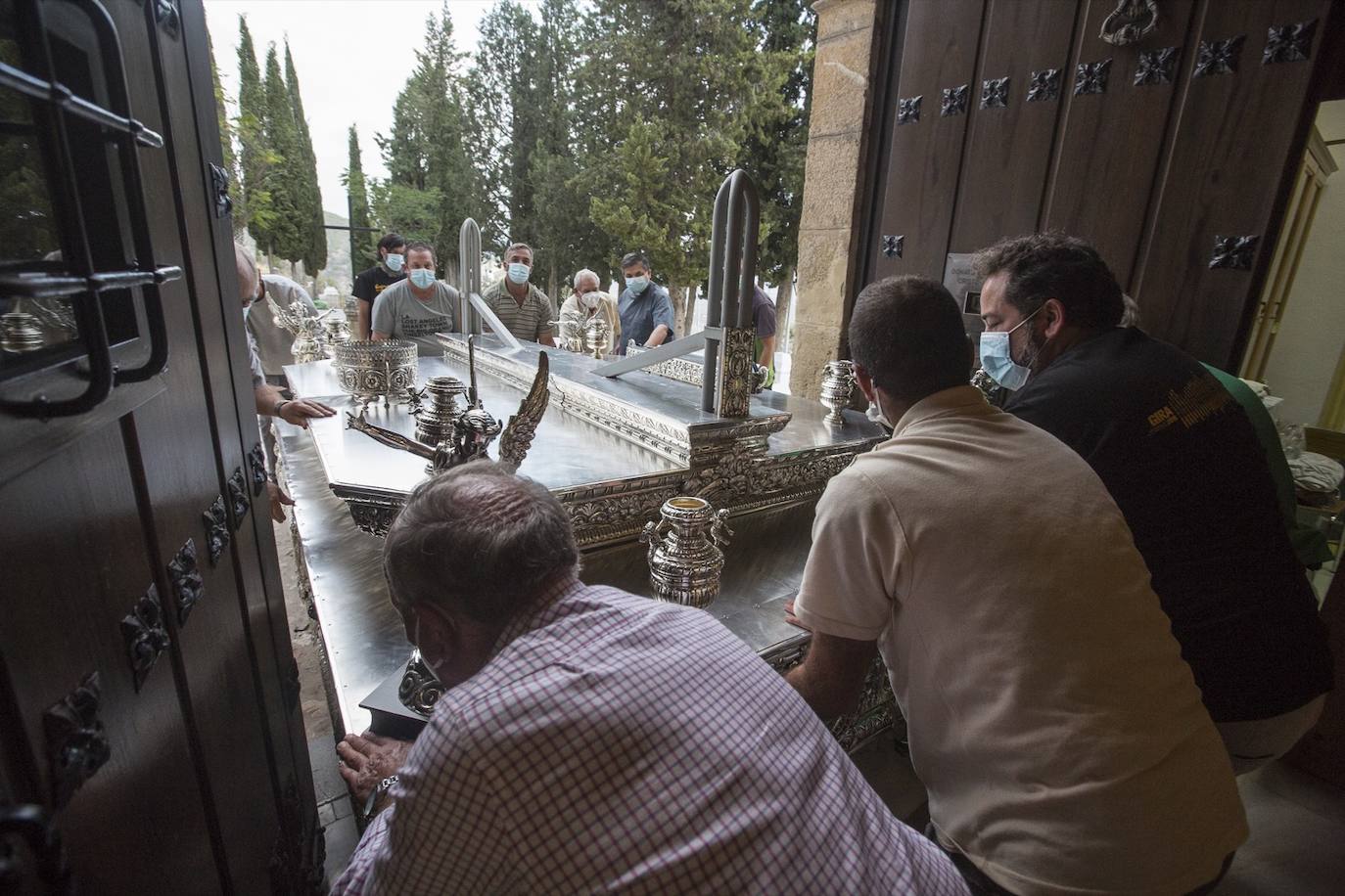 Fotos: Los fieles muestran su devoción al Cristo del Paño