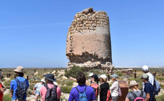 Unidos por Turaniana y Athenaa organizan un acto reivindicativo en la torre de Cerrillos