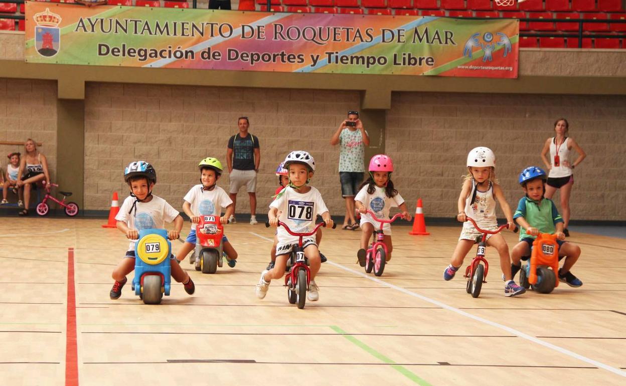 Las carreras de triciclos y gateos protagonizan hoy la segunda jornada de las 100 Horas