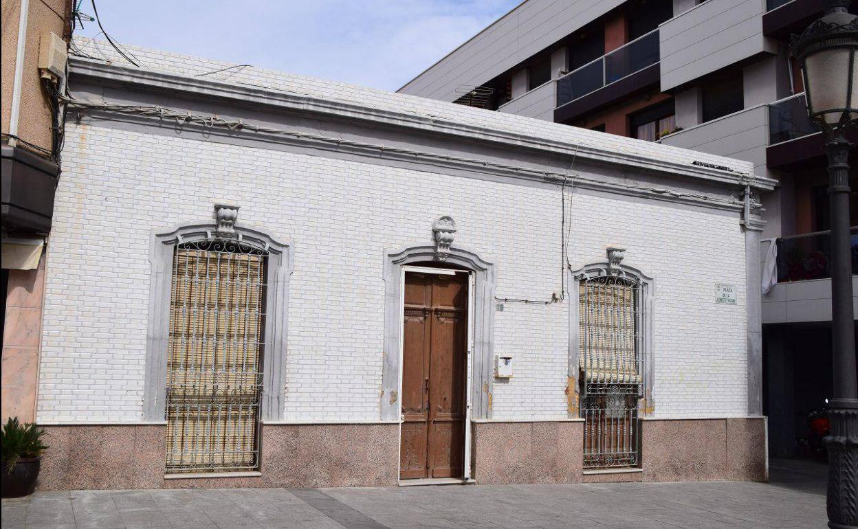 Amat asegura que se trabaja en un nuevo proyecto para salvar la fachada de la casa 'Anita Guerrero'