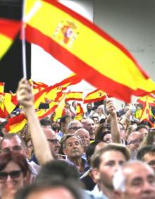 Imagen secundaria 2 - Mitin de Vox en Almería | Santiago Abascal se da un baño de masas en Aguadulce con un discurso centrado en Franco y Cataluña