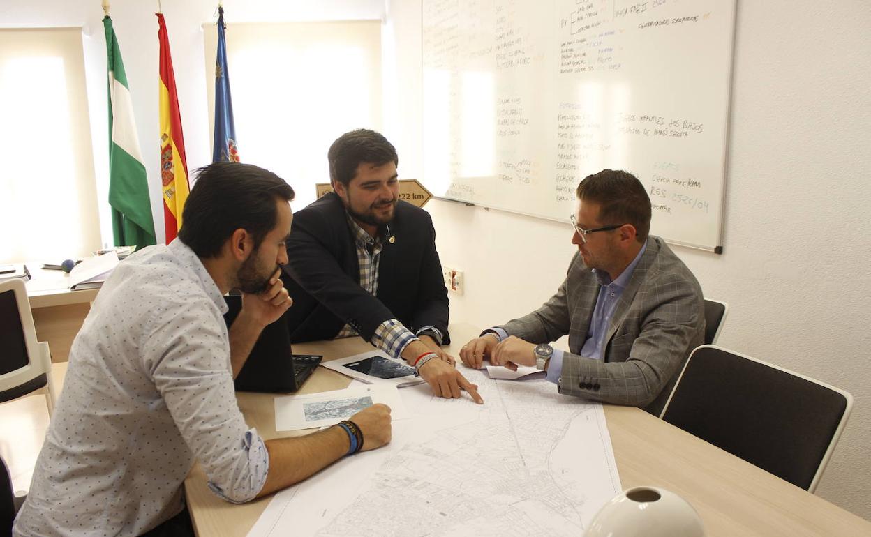 El futuro bus urbano de Roquetas prevé refuerzos en fiestas y eventos y sus billetes se podrán comprar desde el móvil