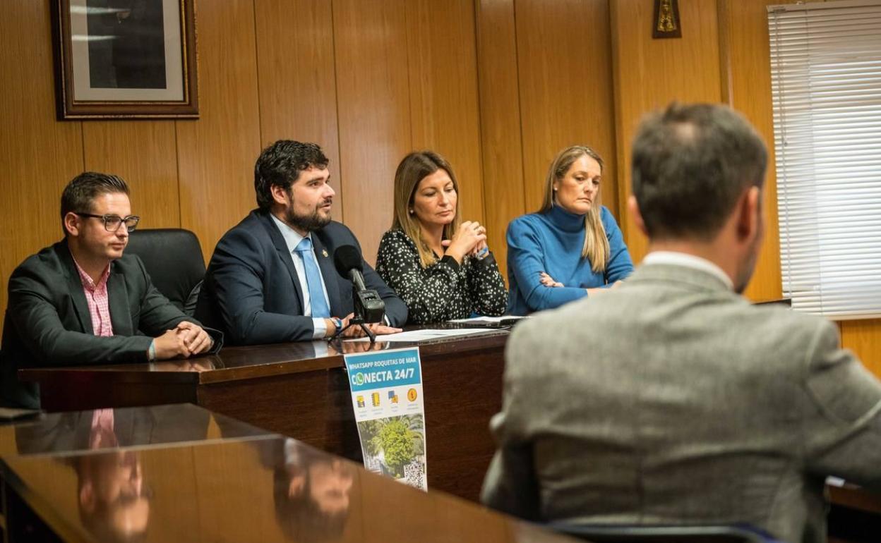 Un canal en WhatsApp atenderá las incidencias y sugerencias de los vecinos de Roquetas