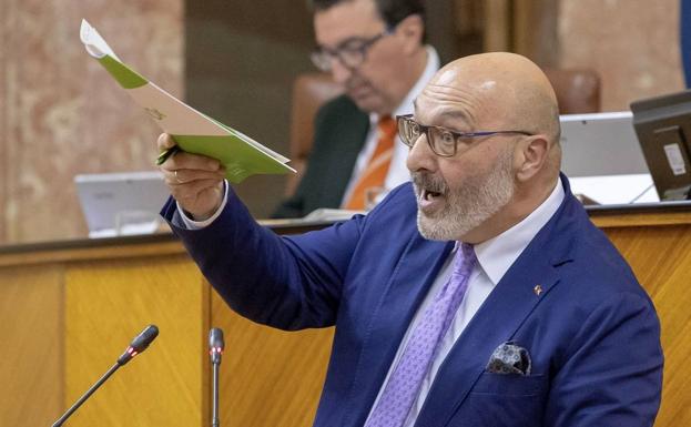 Hernández desliza que estudiaban la expulsión de la diputada