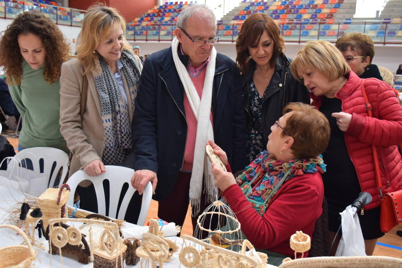 Este domingo se celebró en Las Cabañuelas el Encuentro Provincial de Encajeras de Bolillo con la presencia de más de 300 encajeras llegadas de toda la provincia y de otras provincias cercanas 
