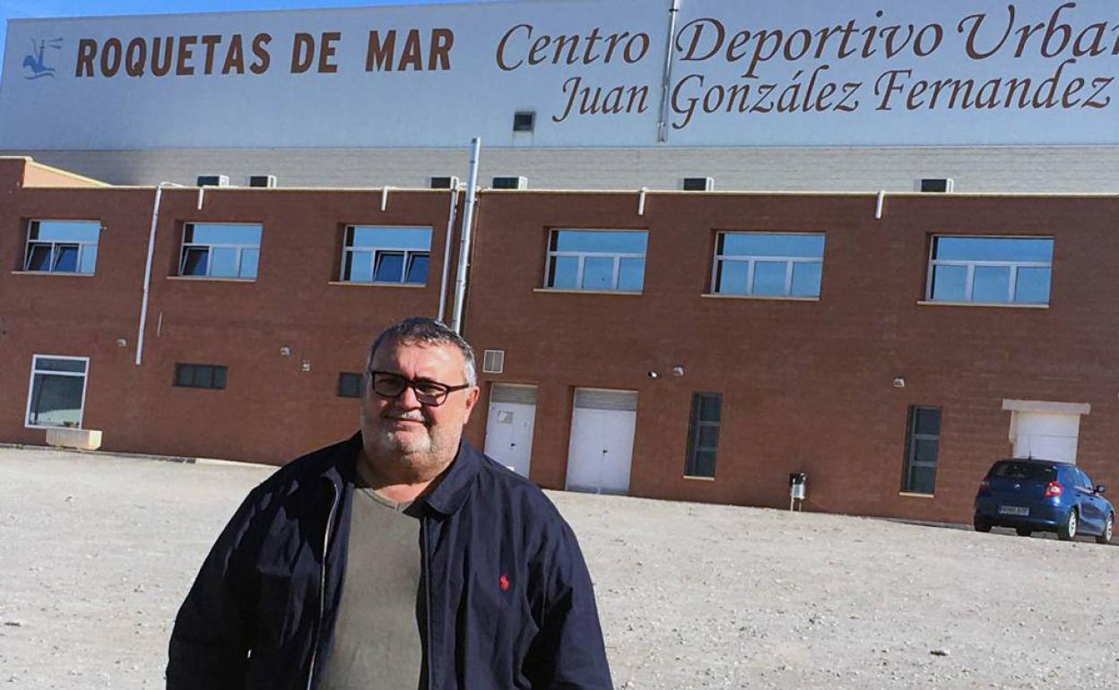 El PSOE vuelve a reclamar el arreglo de los accesos a la piscina de El Parador, que llevan 15 años esperando