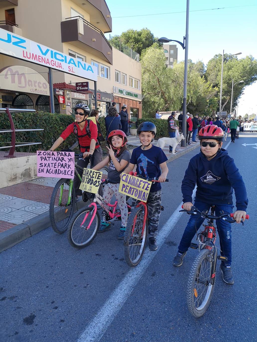 Los manifestantes exigen soluciones definitivas y no «parches». 