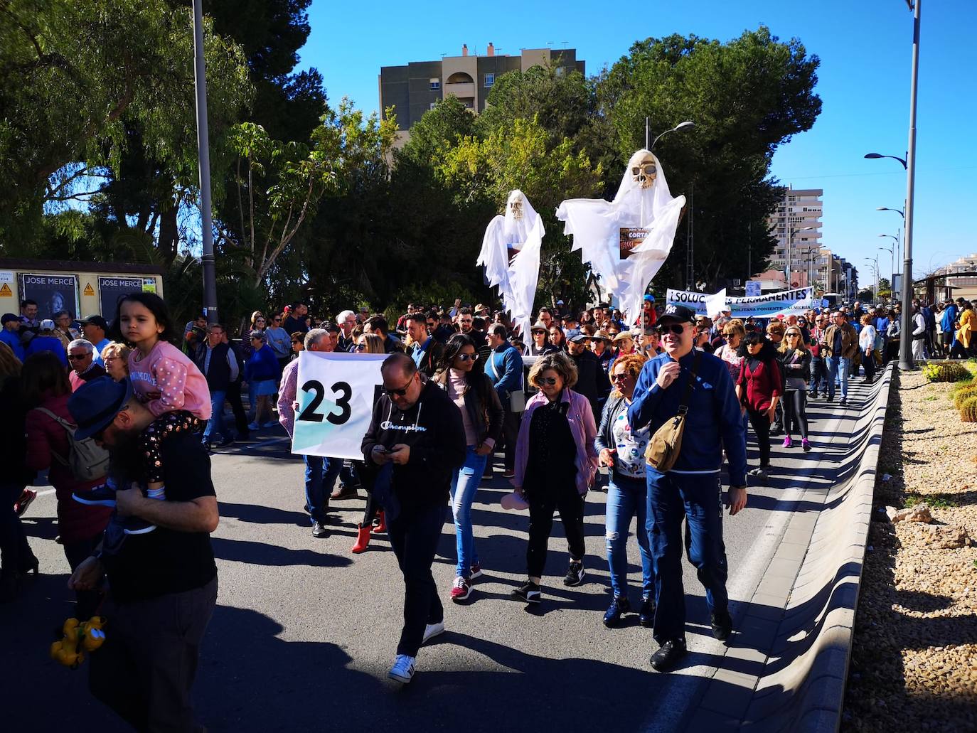 Los manifestantes exigen soluciones definitivas y no «parches». 