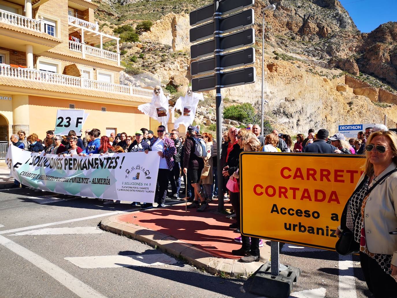 Los manifestantes exigen soluciones definitivas y no «parches». 