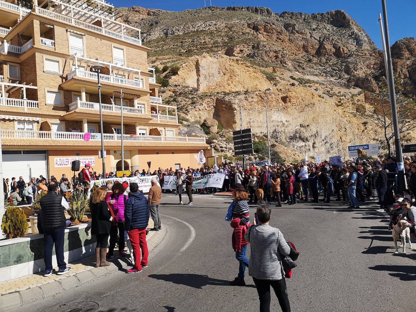 Los manifestantes exigen soluciones definitivas y no «parches». 