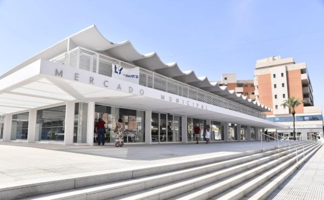 A concurso una veintena de puestos vacantes en los mercados de Roquetas y Aguadulce