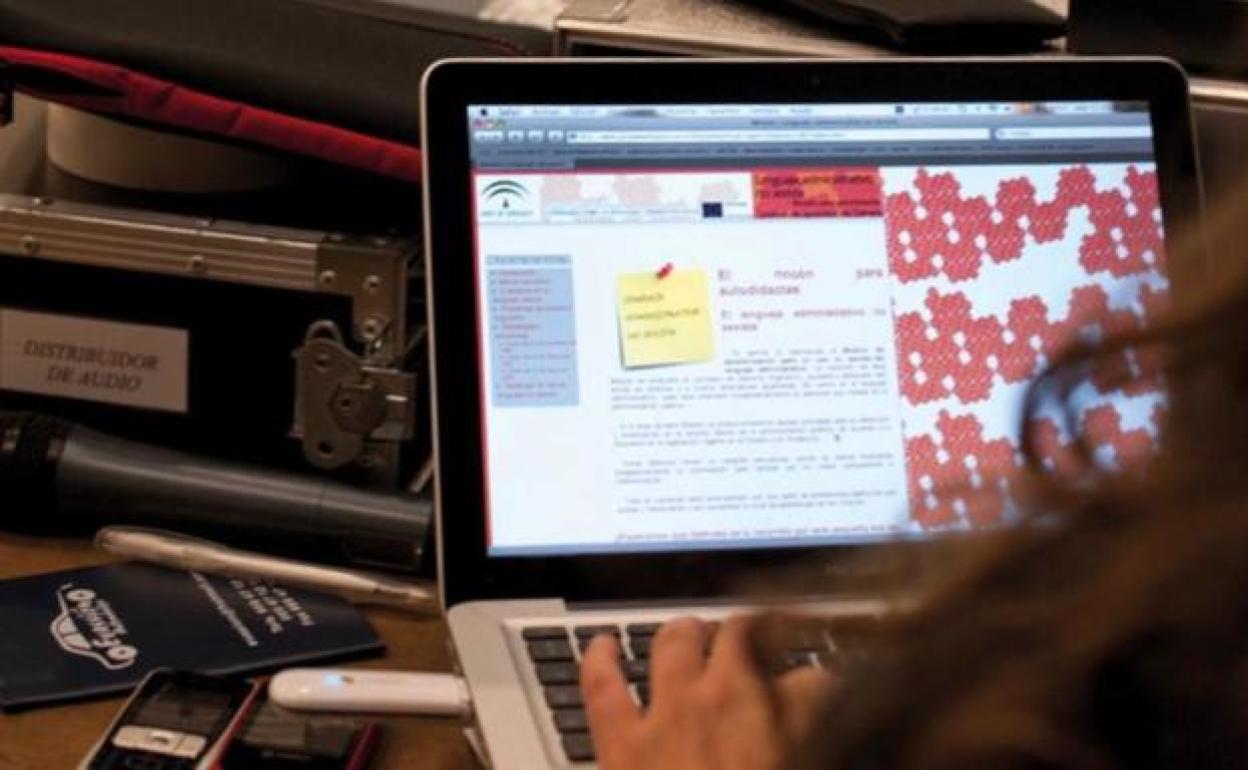 El PSOE de Roquetas pide medidas «urgentes» contra la brecha digital, especialmente en la educación