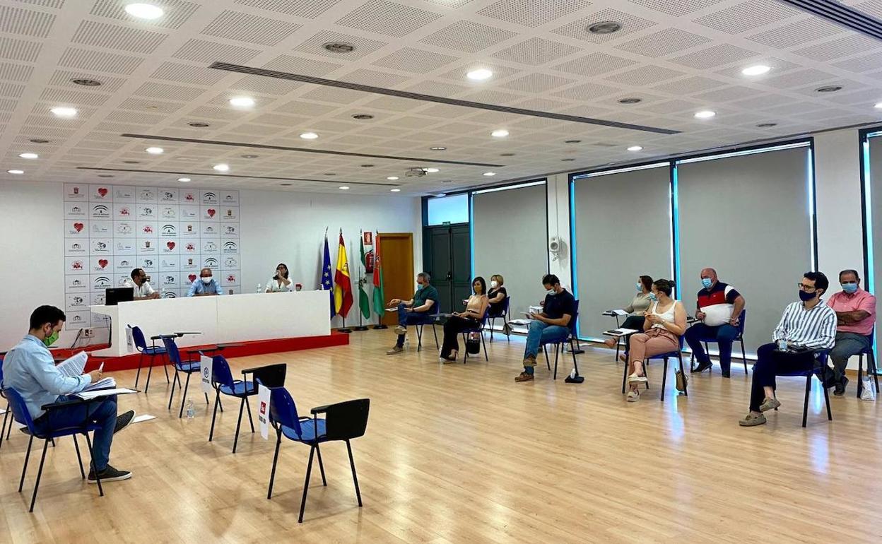 Imagen del pleno de hoy, con los sillones de la oposición vacíos. 