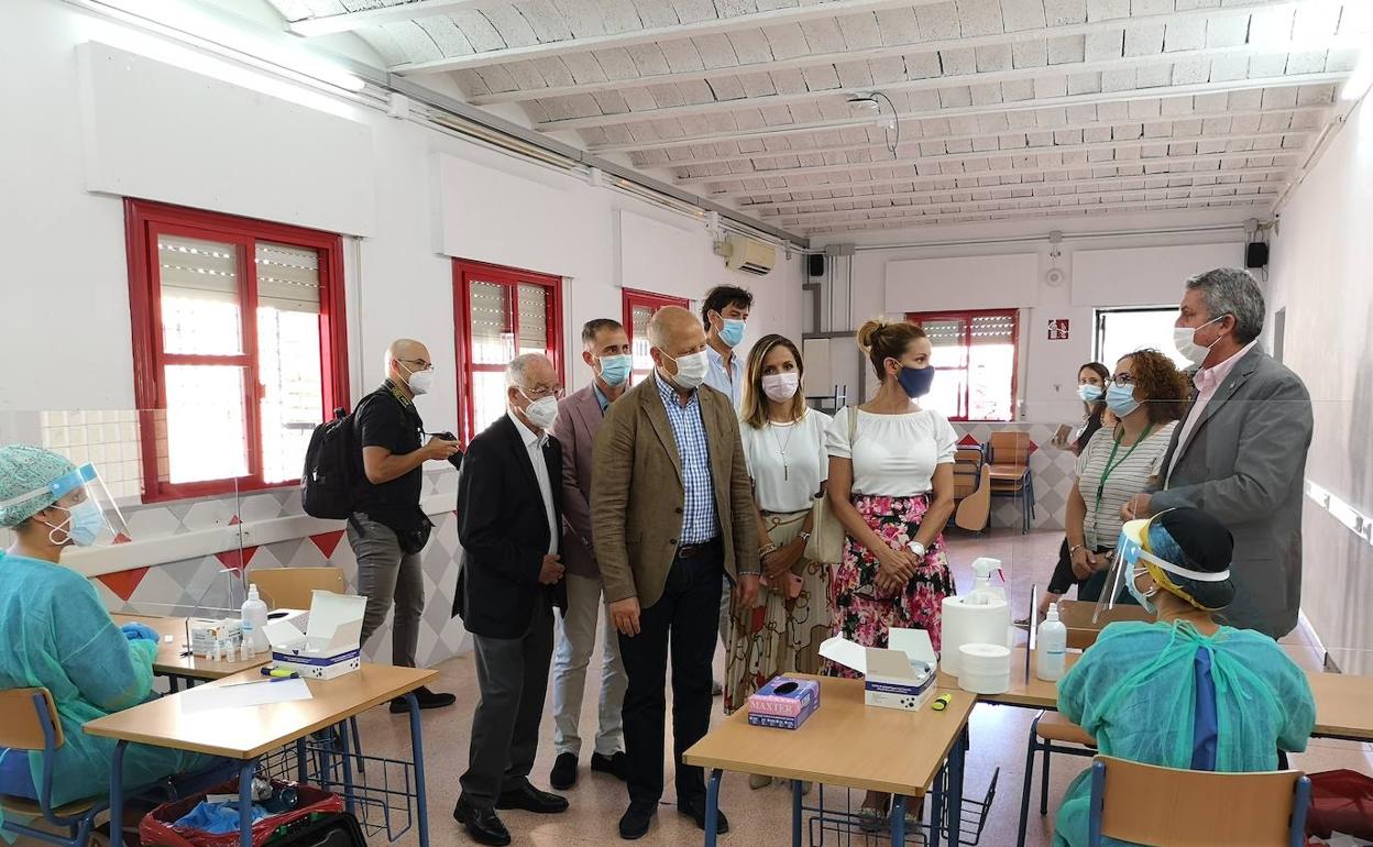 Imbroda pide tranquilidad ante «el curso más complicado en la historia de la educación en Andalucía»