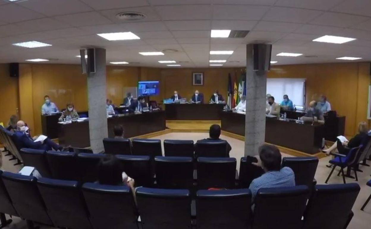 Pleno de Roquetas de Mar | Luz verde al aumento del presupuesto de basuras, que no implicará la subida de la tasa