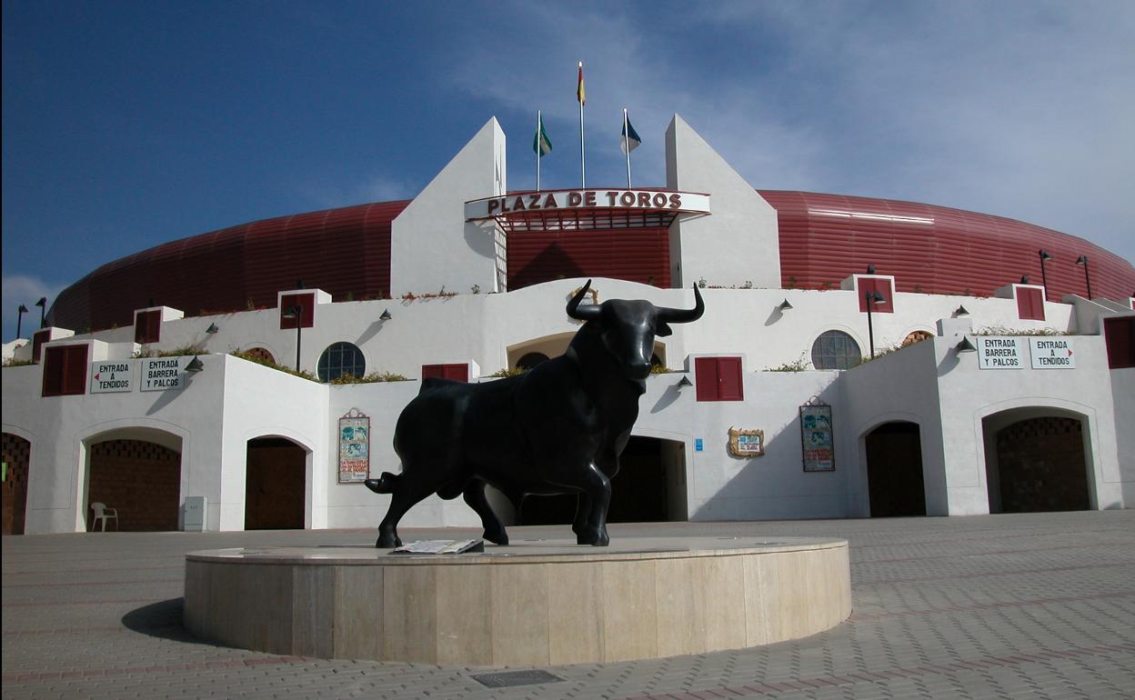 Plaza de toros de Roquetas de Mar, una de las obras investigadas por la Policía. 
