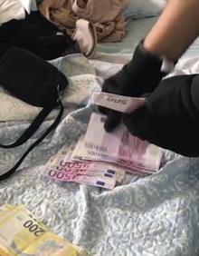 Imagen secundaria 2 - Sucesos en Almería | Les cazan con 700 plantas en la casa en la que vivían con sus cuatro hijos menores de edad