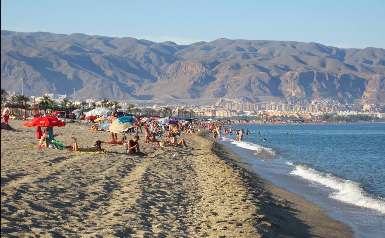 Roquetas instalará puntos de acceso WiFi gratuito a edificios municipales, espacios libres y playas