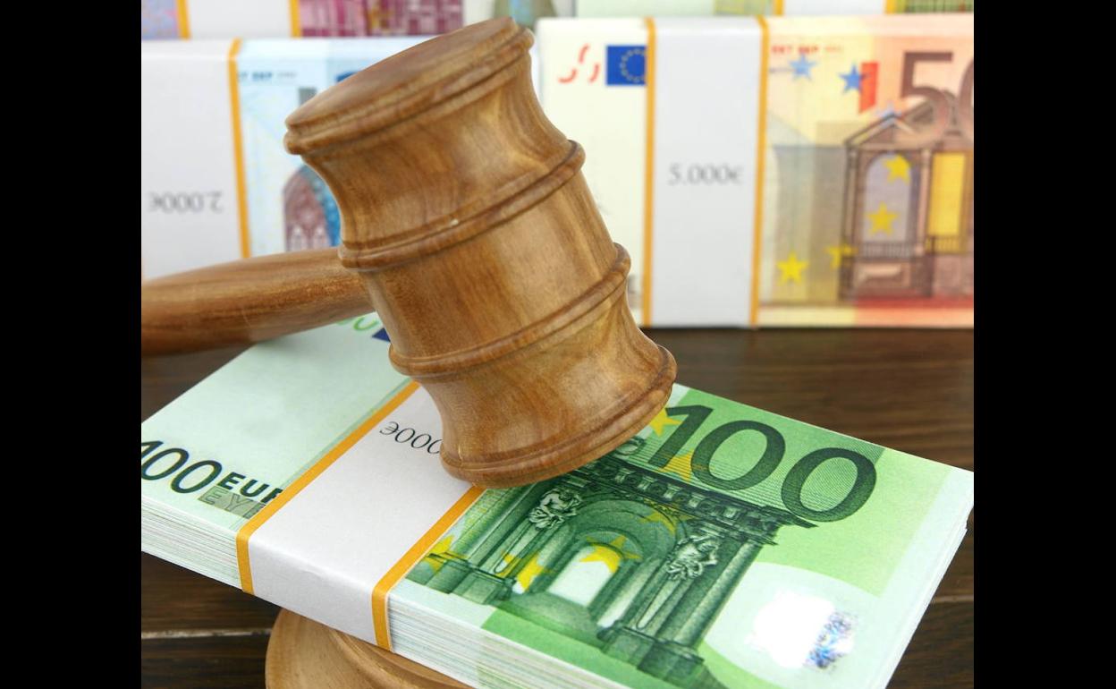 Tribunales en Almería | Condenado por intentar estafar con billetes tintados en la compra de un bar en Roquetas de Mar