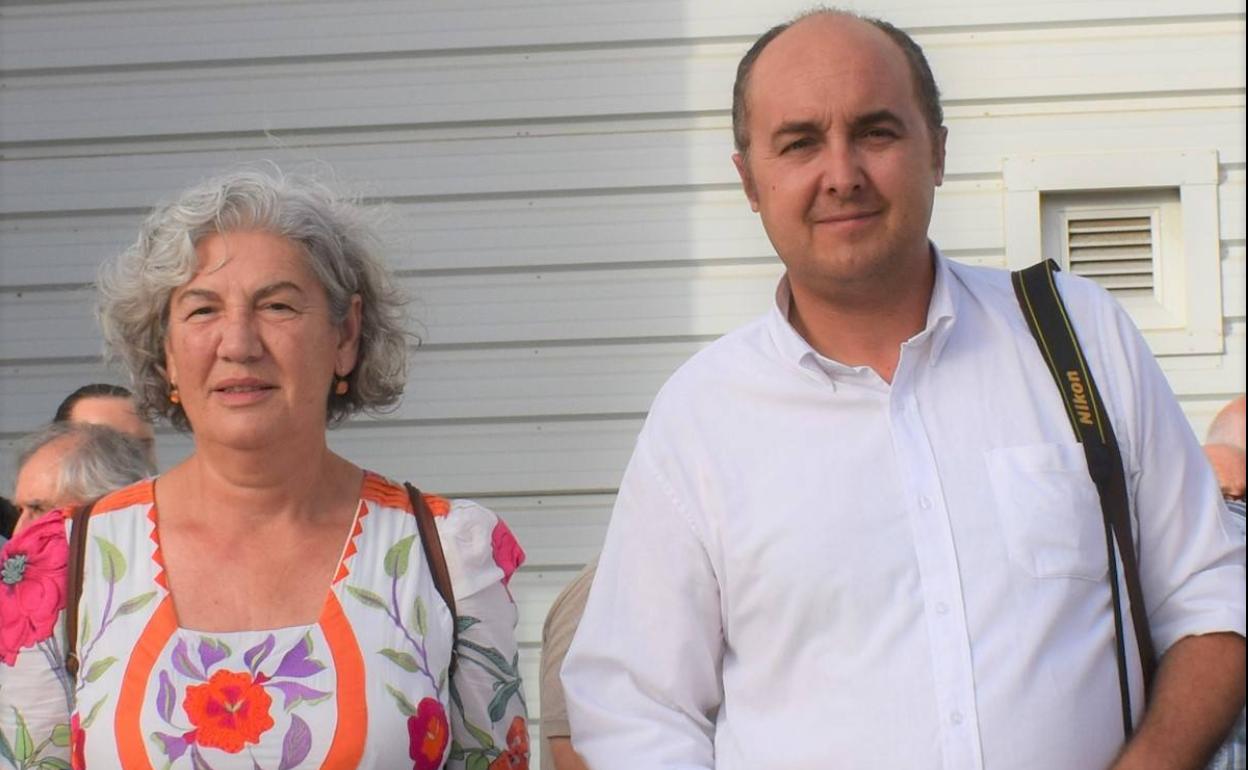 Los concejales de IUTDEQ, Antonia Fernández y Juan Pablo Yakubiuk. 