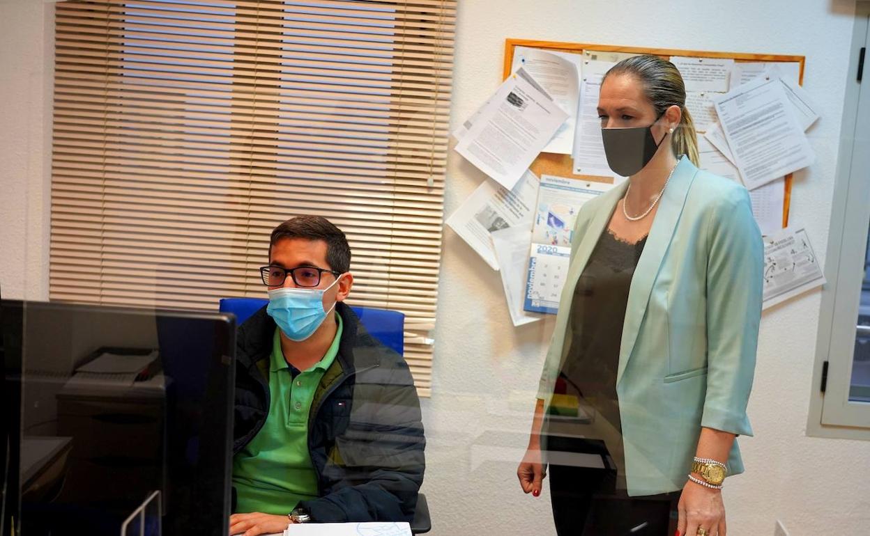 El Ayuntamiento de Roquetas asesora a los afectados por el cierre de Dentix