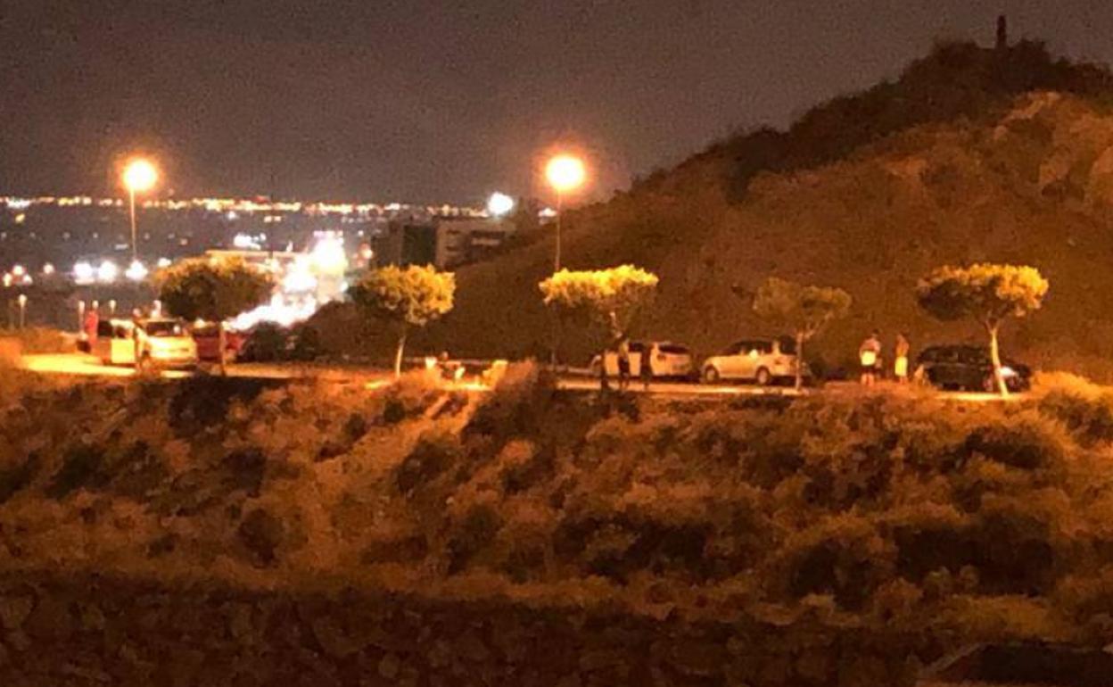 Vecinos de Las Colinas denuncian fiestas ilegales y botellones sin control