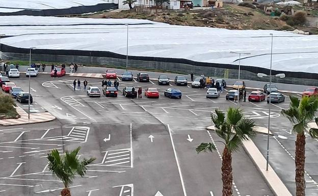 Derrapes y carreras en el entorno del Palacio de Congresos de Aguadulce