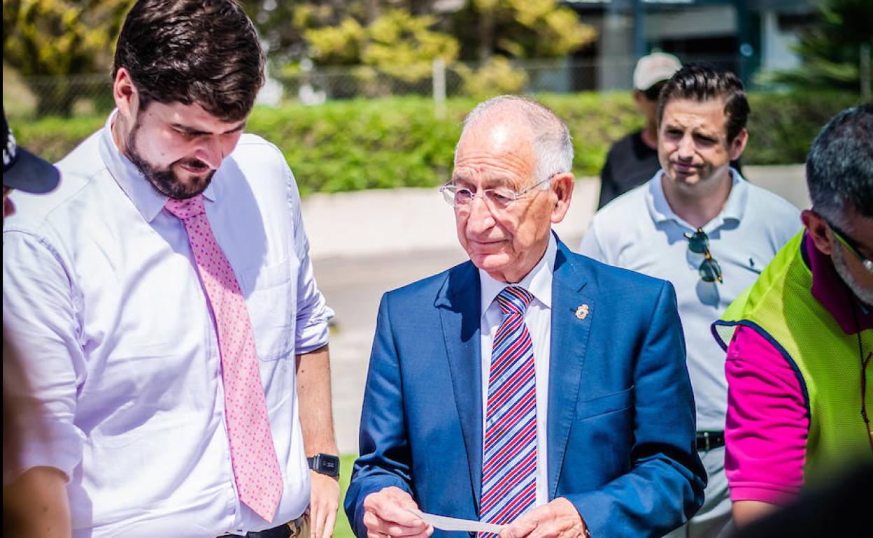 Francisco Gutiérrez y Gabriel Amat, en un acto municipal. 