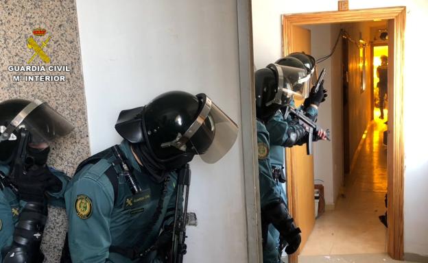 Unos 80 agentes participaron en la operación 'Hornoplant 2'.