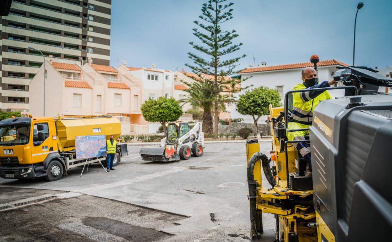 El Plan de Asfaltado se inicia en Aguadulce interviniendo en una docena de calles