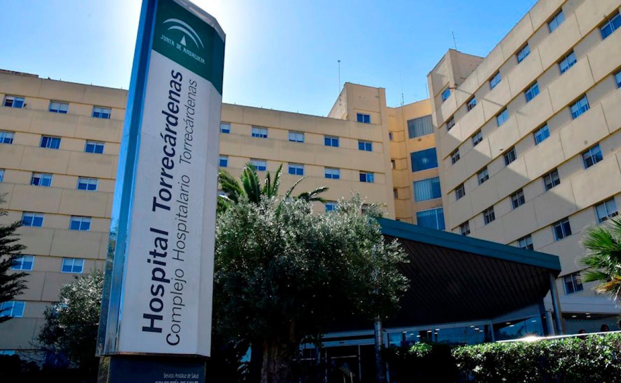 Intoxicados tres trabajadores mientras pintaban un depósito en un parque acuático de Roquetas de Mar