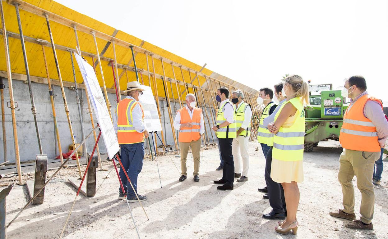 Diputación inicia las obras del puente del Cañuelo que conectará Roquetas y Vícar