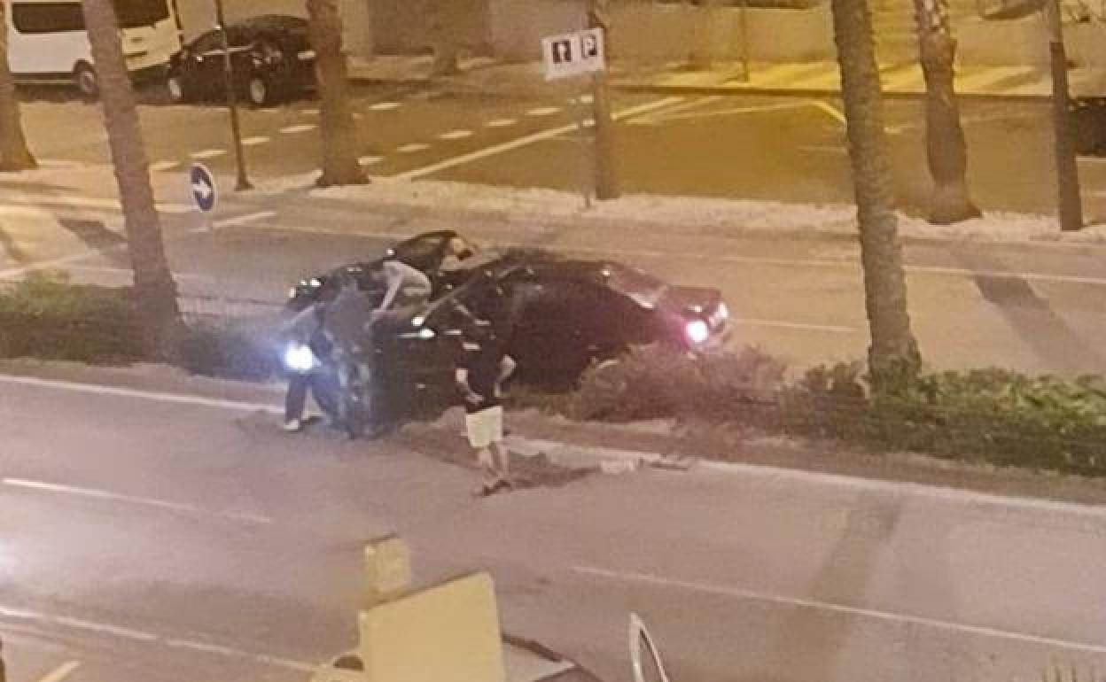 Imagen de uno de los numerosos incidentes de tráfico en la carretera de Alicún, a su paso por El Parador. R. I.