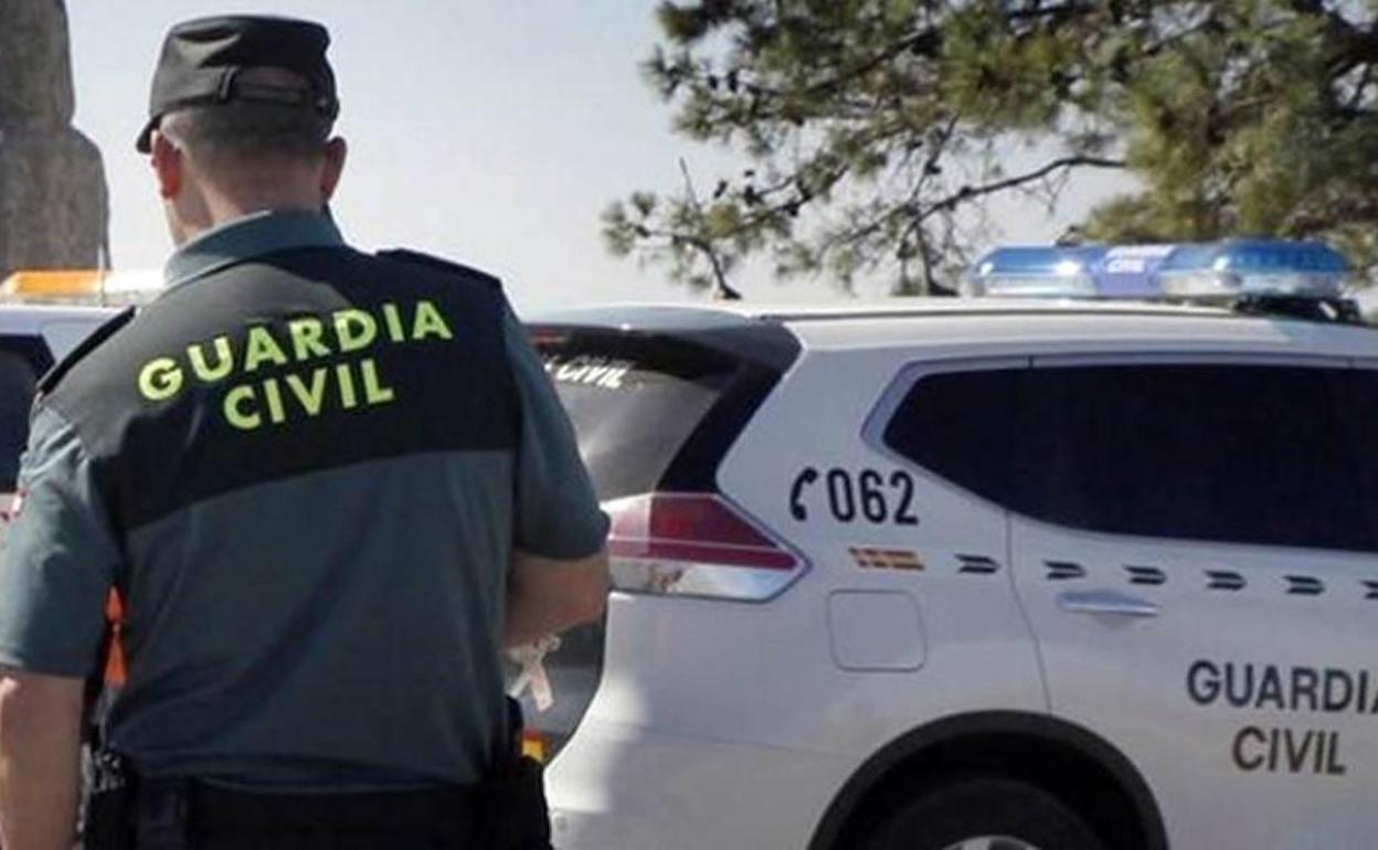 Una abuela alerta a la Guardia Civil de la gravedad de su nieto de camino al hospital y logran salvarle la vida