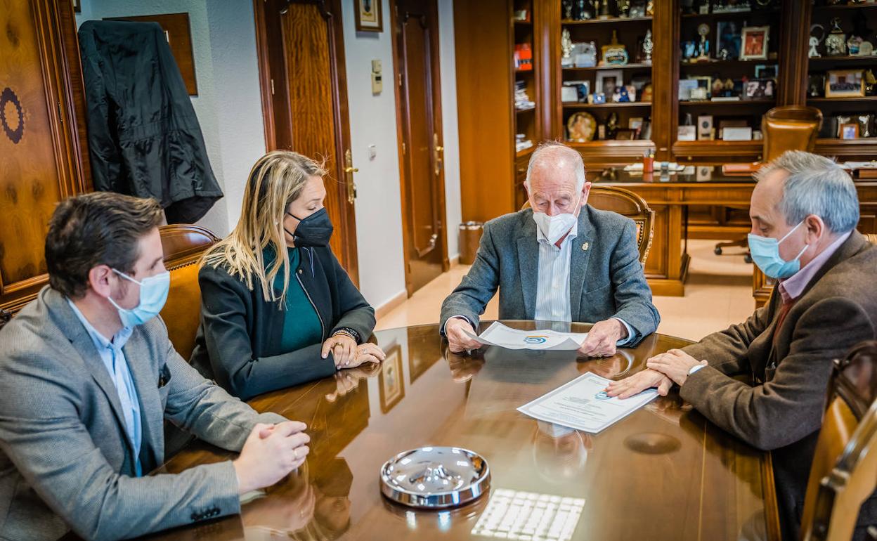 Un sello ya certifica la huella de carbono, que ahora habrá que compensar con árboles