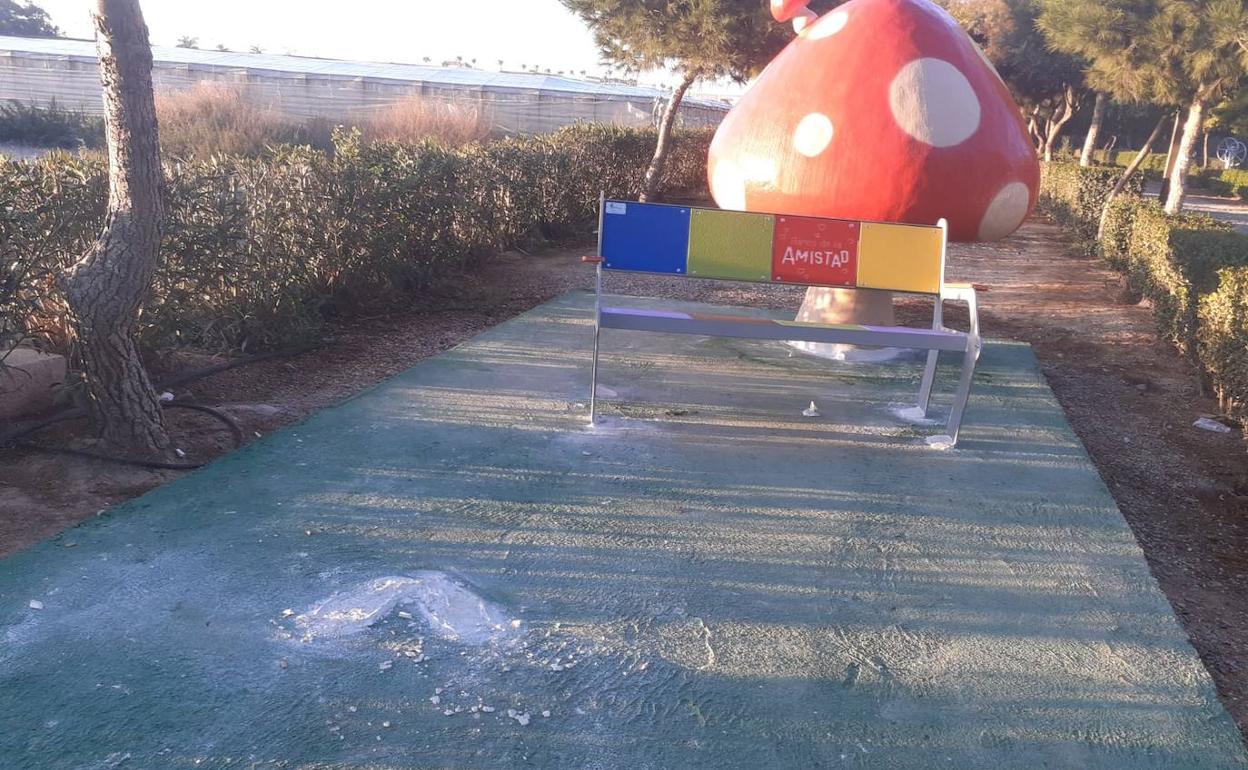 Los personajes de animación del Parque Periurbano aguantan intactos menos de una semana