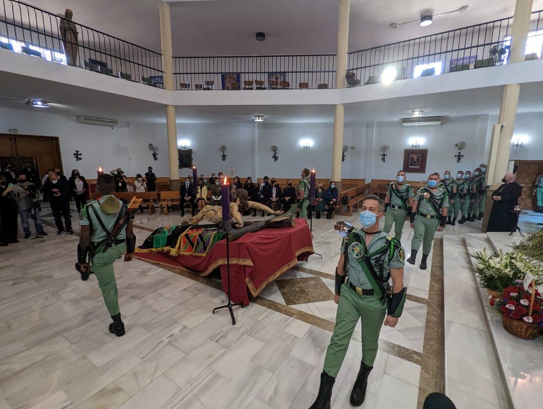 Fotos: La Legión vela al Cristo de la Buena Muerte de Roquetas