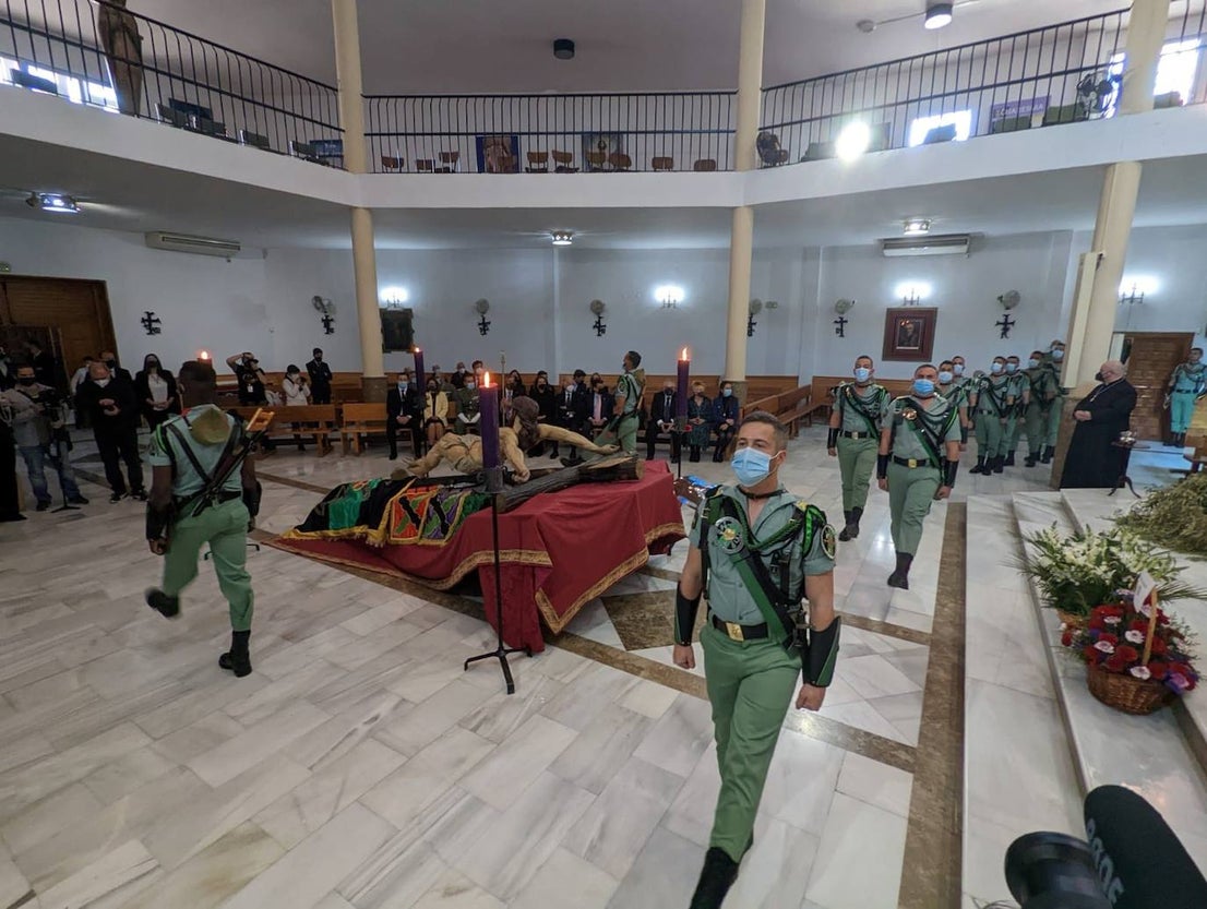 Fotos: La Legión vela al Cristo de la Buena Muerte de Roquetas